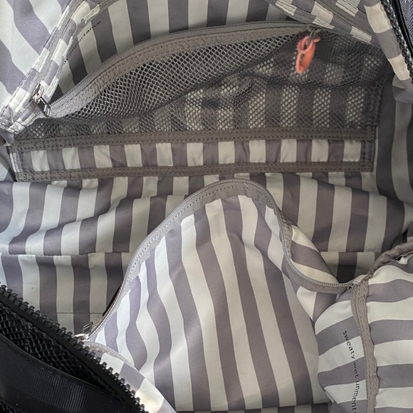 lululemon athletica Black Unisex Duffel Bag - Picture 13 of 16